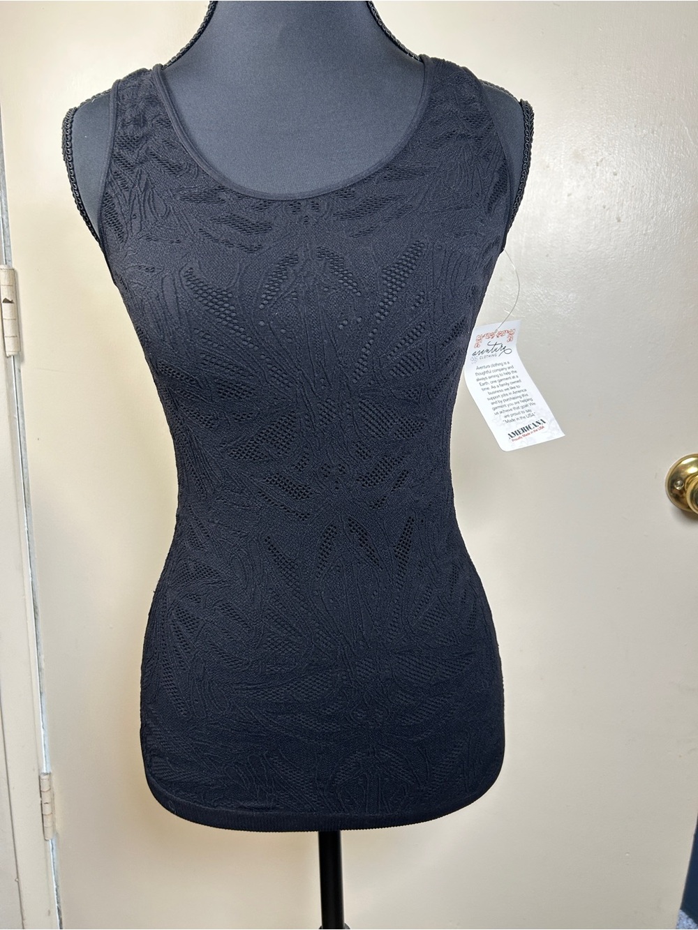 Aventura Clothing Black Lace Pattern Scoop Neck Tank Size S/M NWT